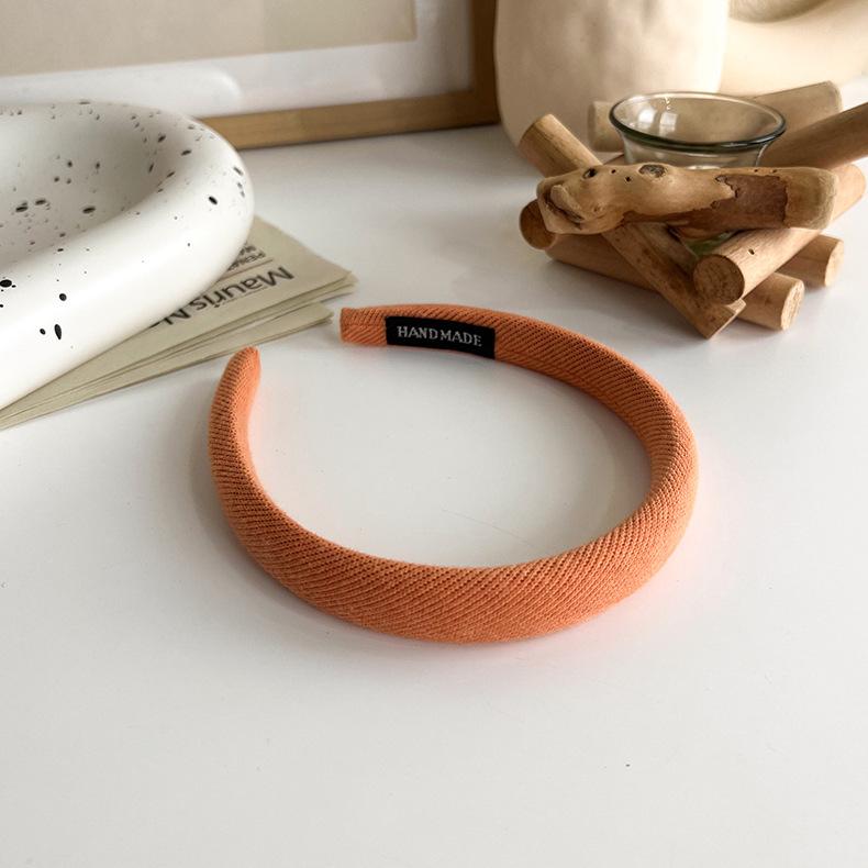 Das vielseitige High-Top-Haarband aus dünnem Schwamm im koreanischen Stil für Herbst und Winter ist ein neues Retro-Haarband in Bonbonfarben zum Ausgehen und für die Haarpresse