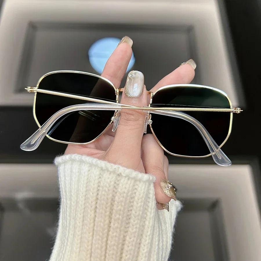 Square Sunglasses Women Men Classic Vintage Fashion Personality Glasses Stylish Casual Minimalist Oculos UV Protection Trendy