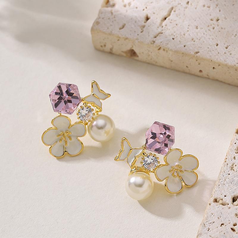 

Korean version of gentle and sweet small fresh enamel drop glaze inlaid with pearl glass crystal flower stud earrings temperament versatile earrings белый