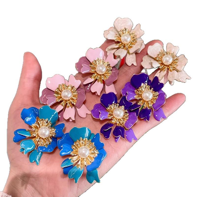 French Vintage Enamel Gradient Flower Pearl Stud Earrings - Luxurious Petal Design for Women