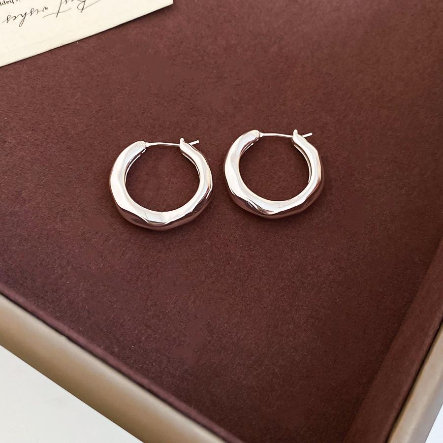 18K European and American pleated geometric round ear buckle versatile earrings niche design earrings women