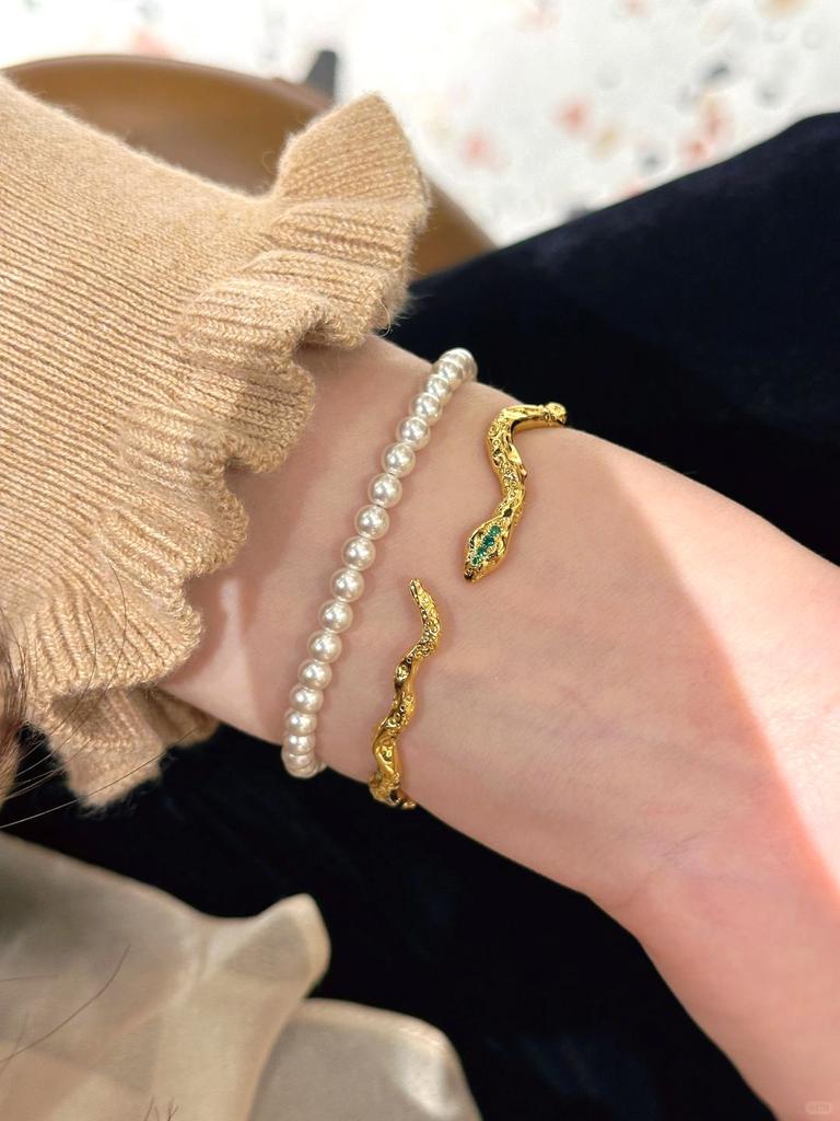 Hot Selling Retro Zodiac Snake Bracelet 2024 New Retro Palace Style Super Heavy Industry Small Gold Snake Bracelet
