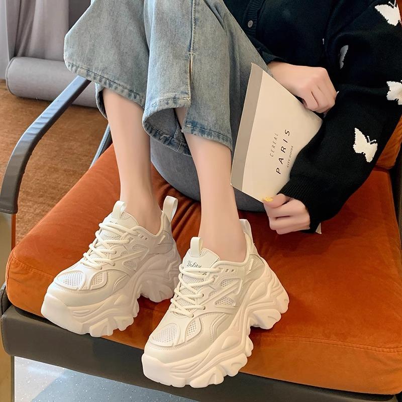 Europäische Station zeigt kleine Plateau-Dad-Schuhe, Damen Frühling und Herbst Muffin erhöht 2025 neue beliebte lässige Sportschuhe