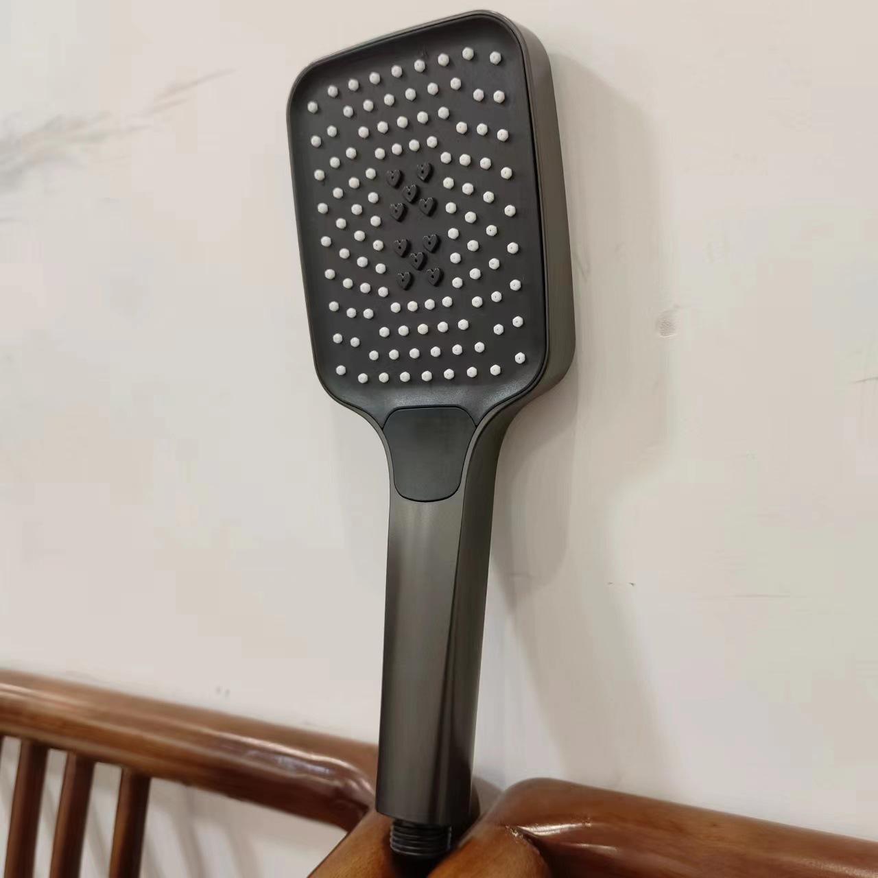 

Трехрежимная ручная душевая лейка высокого давления с мощной насадкой