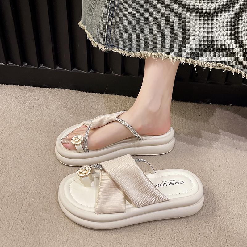 Round Head Set Toe Slip-on Metal Decoration Soft Bottom Soft Surface Thick Bottom 2024 Summer New Fashion Women's Slippers