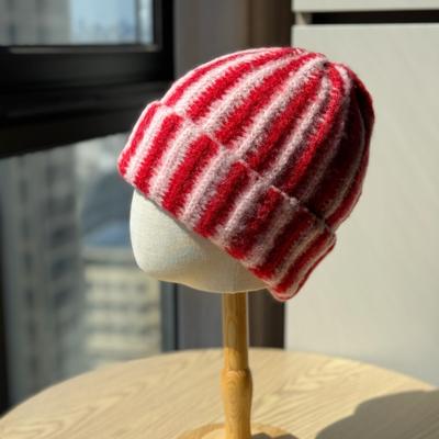 Farbblockierte Verdickte Strickmütze für Damen im Winter Gesicht Zeigend Kleine Wollmütze Kältefest und Warm Ohrenschützende Kopfbedeckung