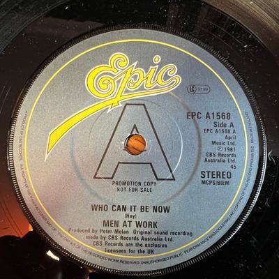 7inch Record MEN AT WORK - Who Can It Be Now? EPCA1568PROMO EPIC 1981 UK Rock Used