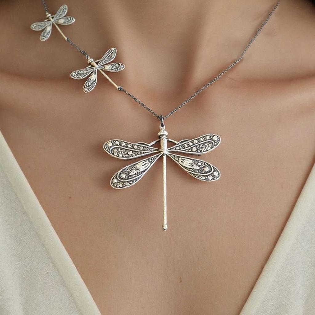 Artistic Dragonfly Pendant Necklace Elegant Collarbone Chain Dragonfly Neck Jewelry Suitable for Fashion Enthusiasts