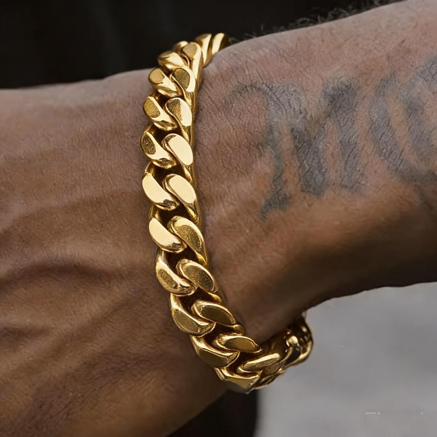 A Single Piece of Trendy Hip-Hop Style Beveled Cuban Golden Bracelet for Men, Serving As a Stylish And Cool Accessory.