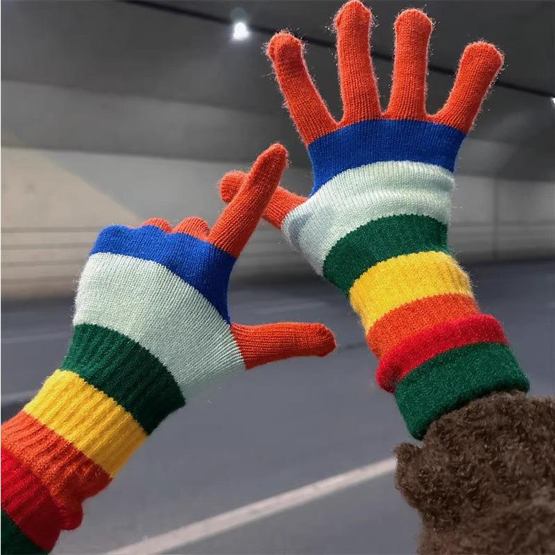 Радужные полосатые вязаные спицами перчатки женские теплые шерстяные с разделенными пальцами сезон оранжевый
