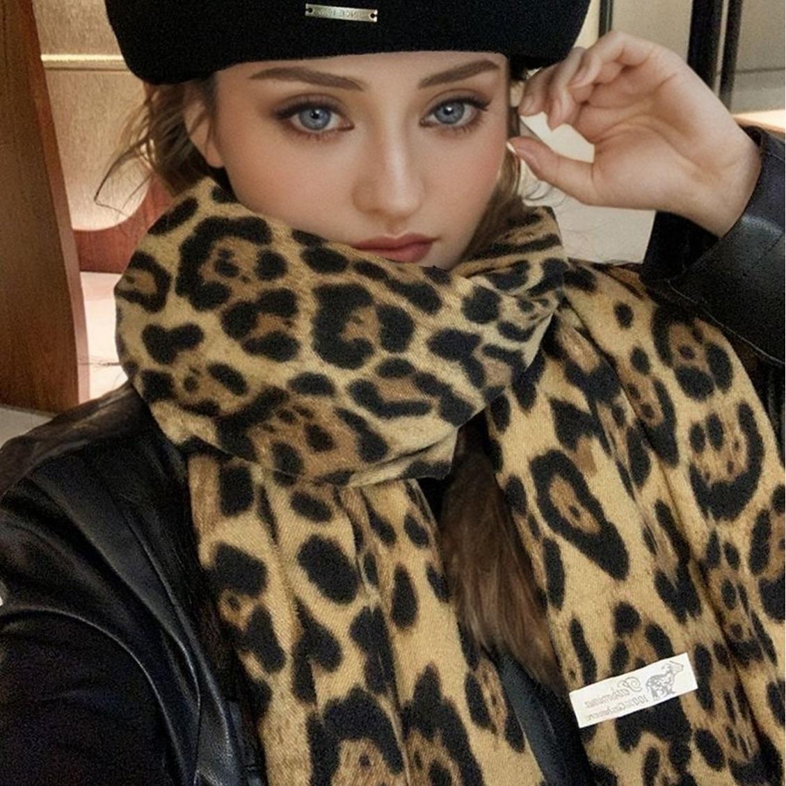 

Женский милый шарф с кисточками в стиле ретро с леопардовым узором, стиль пикантной девушки нового тысячелетия, осенне-зимний толстый воротник для тепла 200 * 68cm