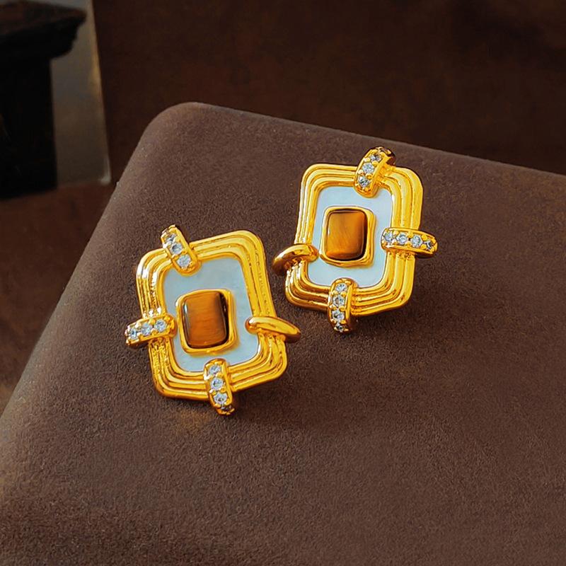 Premium Sense Light Luxury Spring and Summer Earrings Necklace Temperament Retro Earrings Trendy Niche Jewelry