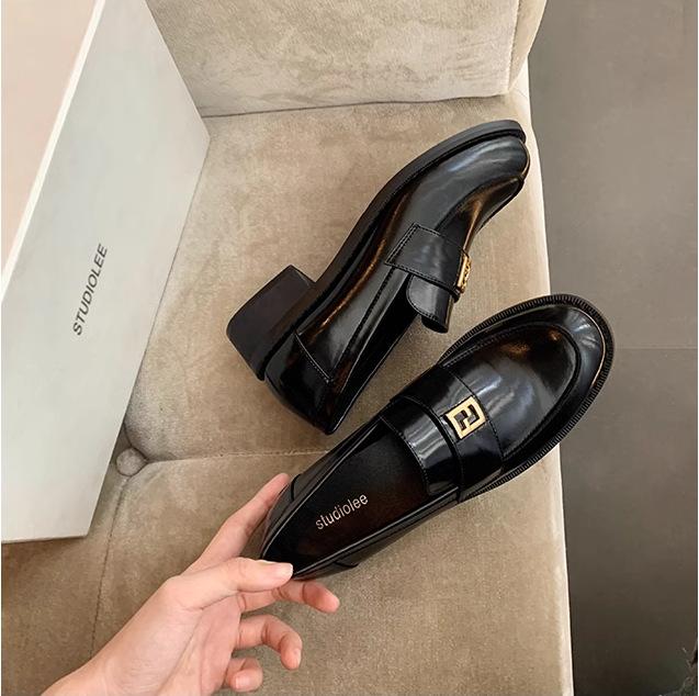 Grape Mother of the Same Style, Gold Small Square Buckle British Style Versatile Round Head Thick Heel Loafer Small Leather Shoes Women's Winter