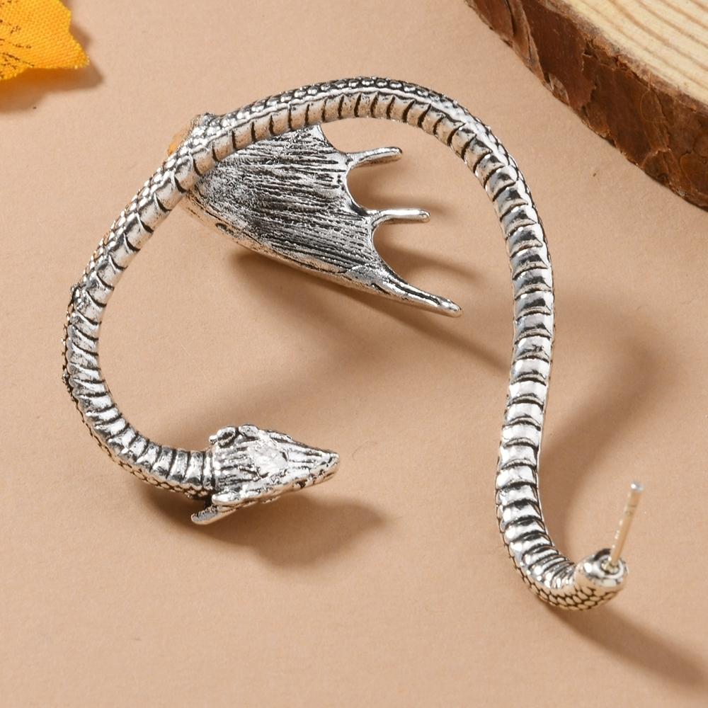 Gothic Punk Dragon Shape Earrings 2025 Trend New Design Vintage Alloy Flying Dragon Ear Cuffs Women Party Accessories