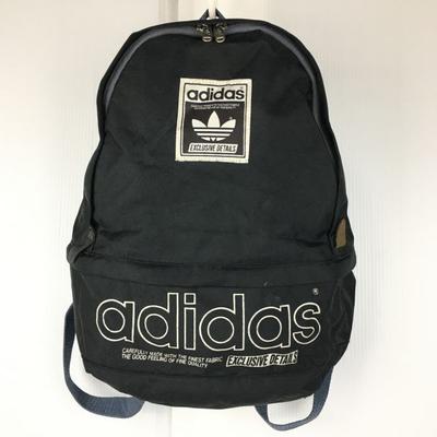 Mochila Trefoil Material de Nylon Preto Design Interior Separado(USADO)