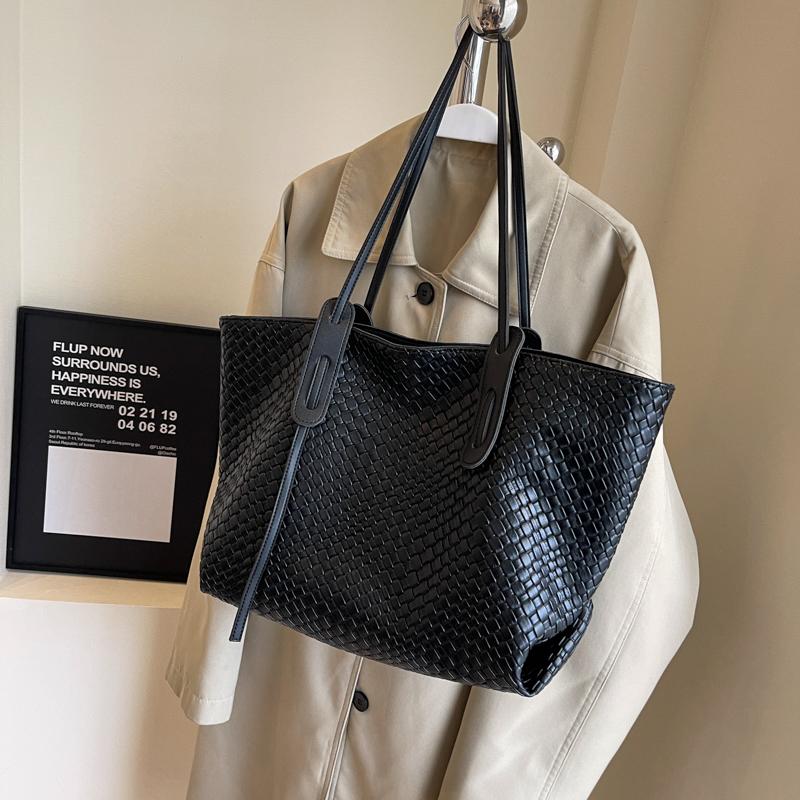 Fashion handbag women's spring and summer new product retro rhombus woven shoulder large capacity versatile tote bag