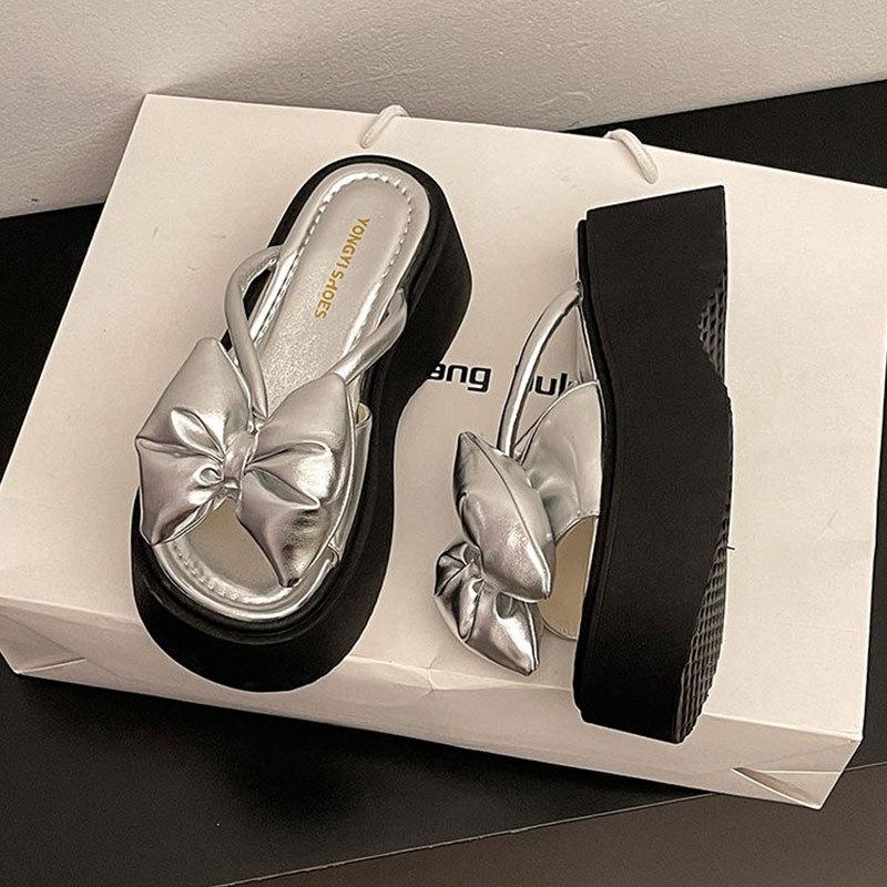 

Шлепанцы на толстой подошве с бантом, женские, летняя обувь, модный сказочный стиль, новинка 2025 года, сандалии на платформе, знаменитость интернета 40 серебряный