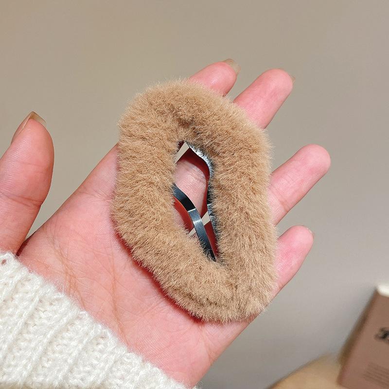 Plush Hairpin with Cloud - Shaped Broken Hair Design On The Side for Women To Clip On The Back of The Head BB - Clip for Autumn