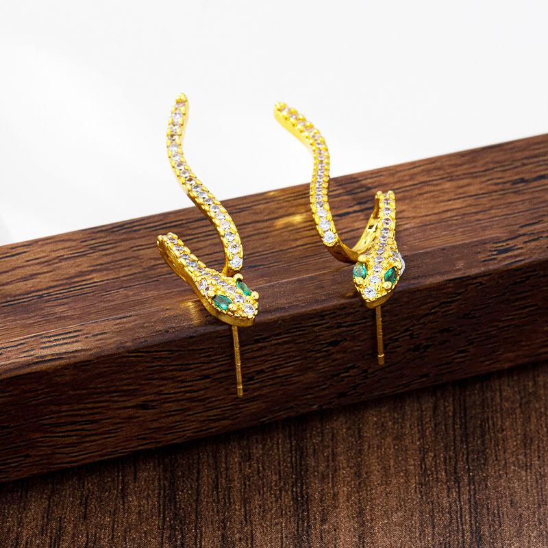 New Fashionable Snake Shaped Earring Design with A Sense of Small Snake Earrings That Will Not Fade for A Long Time