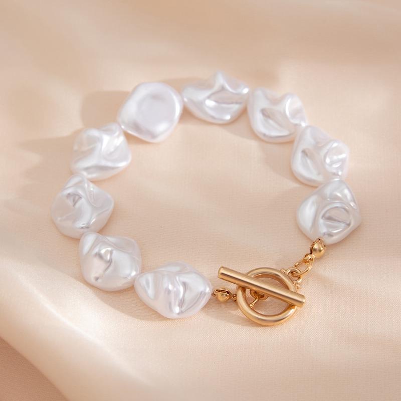 Fashion Irregular Shaped Faux Pearl Light Luxury Metal Clavicle Necklace Jewelry