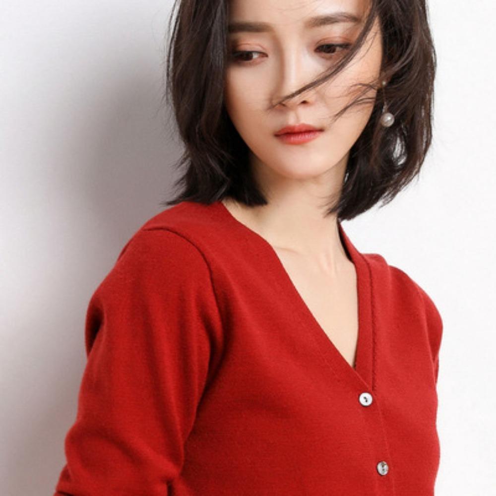A New Style of V-neck, Thin Cardigan and Short Knitted Women's Coat with A Spring and Autumn Knitted Sweater As The Base