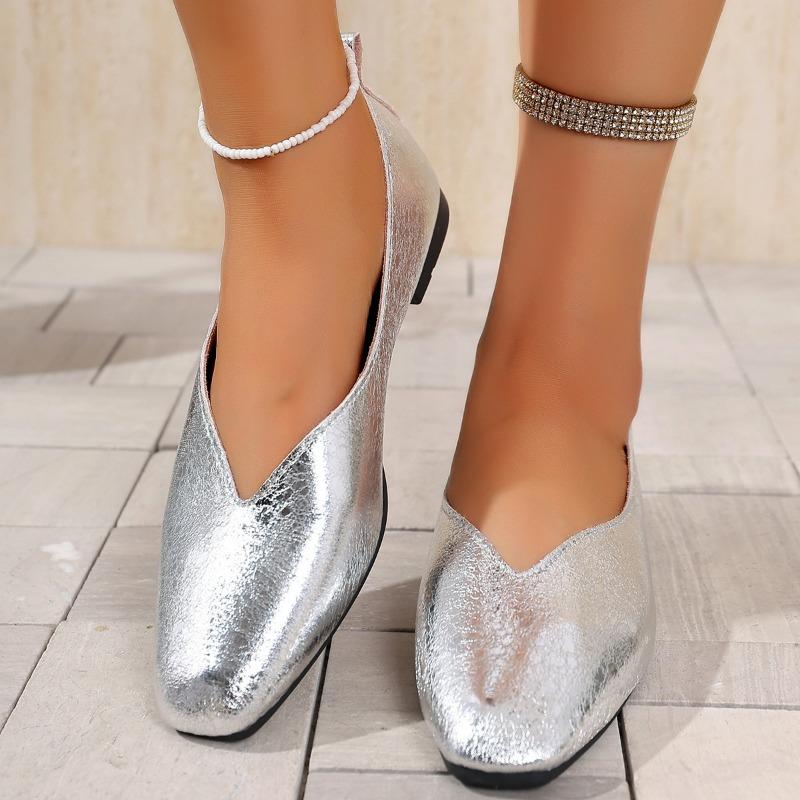 Light-mouth silver single shoes, women's spring temperament, late-evening commuting, low-heeled flat-soled small leather shoes