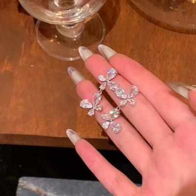 Orecchini a perno a farfalla in zircone di lusso leggero da donna, nicchia, personalità unica, moda, temperamento, eleganti, versatili