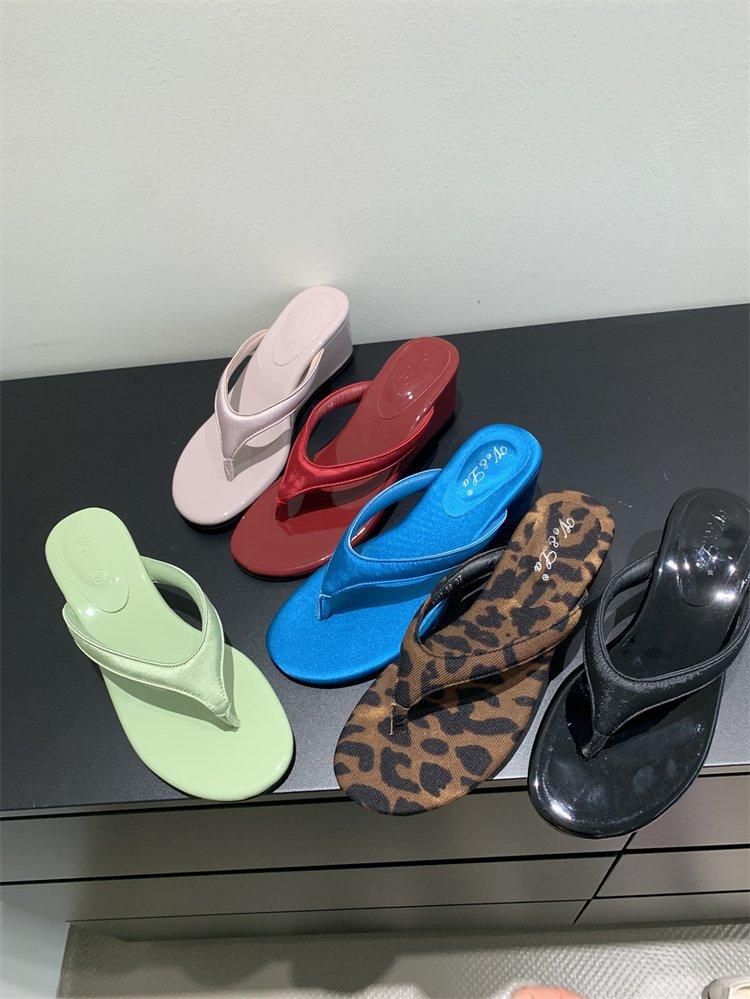 Temperament Slope Heel Pinch Foot Flip-flop Shoes Women's Shoes Wear 2025 Summer with Skirt Leopard Print Sandals High Heel Sandals