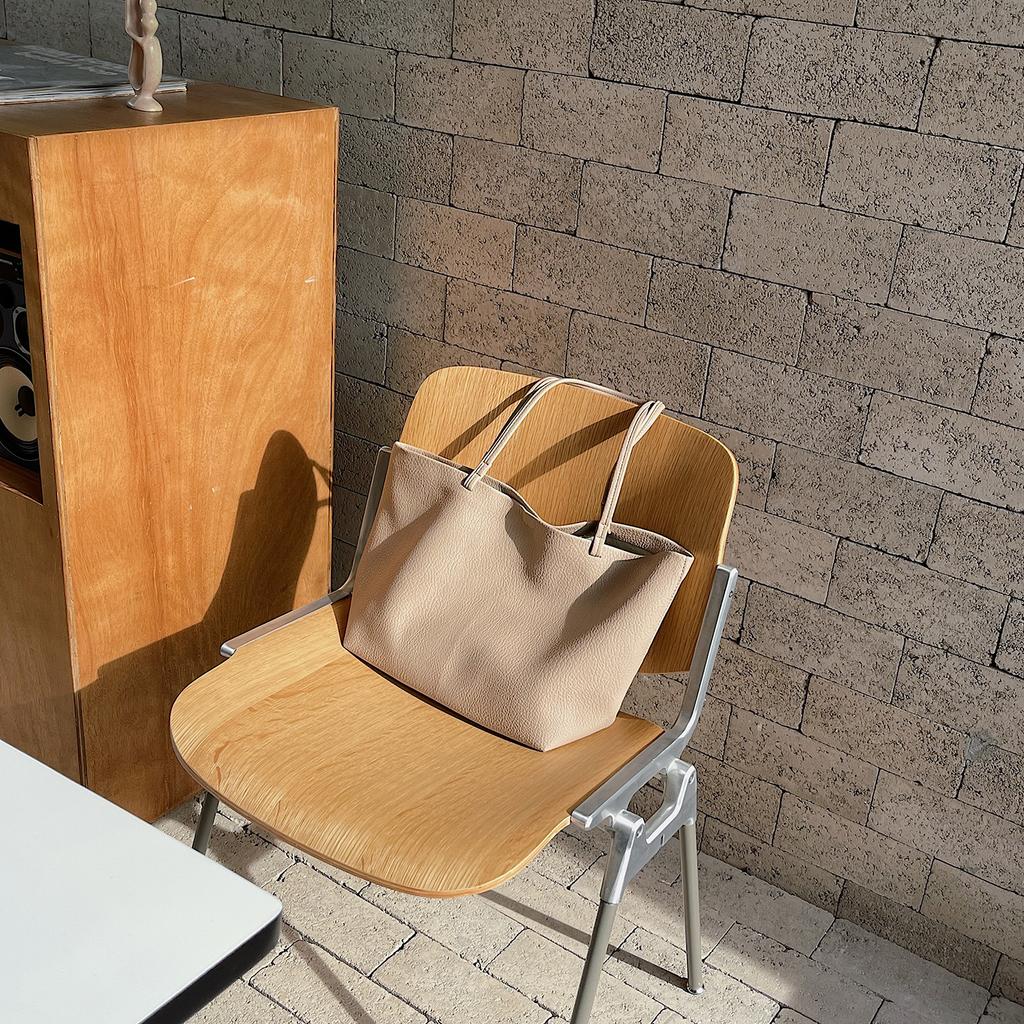 Korean Classic Casual Big Bag Tote Bag for Commuting, High-end Feeling for Women, Large Capacity Soft Leather Shoulder and Armpit Bag