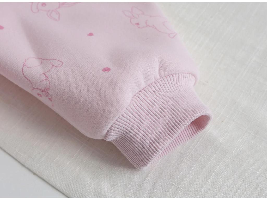 Set jachetă și pantaloni de trening pentru fete cu imprimeu iepure roz - ținută casual de toamnă