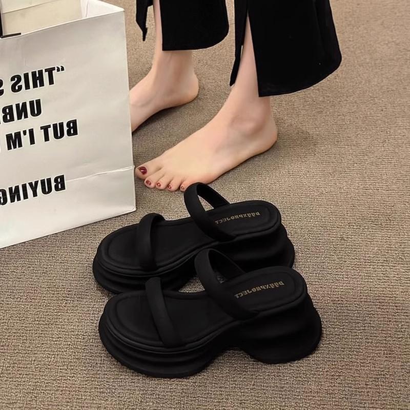 

Тапочки женские летние для улицы модные на толстой подошве с увеличением высоты подъема, новые высококлассные на высоком каблуке, супер огонь, красивые крутые тапочки 40 чёрный