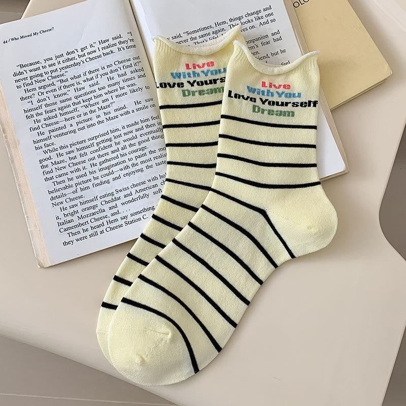 Women's Sports Mid-calf Socks, Cotton Mid-calf Long Calf with Horizontal Stripes and Rolled Fringes, Casual Socks for Autumn and Winter