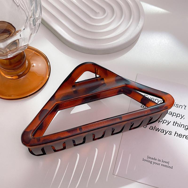 

Stylish Triangle Hair Claw Clip In Amber For Effortless Chic Updos And Hairstyles Amber 13cm