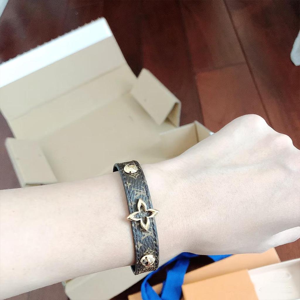 Donkey House Herren Lederarmband mit Kleeblatt-Aufdruck