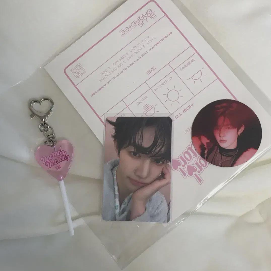 

Zerobaseone Zhang Hao Popup Store Candy Photocard Set Keyring
