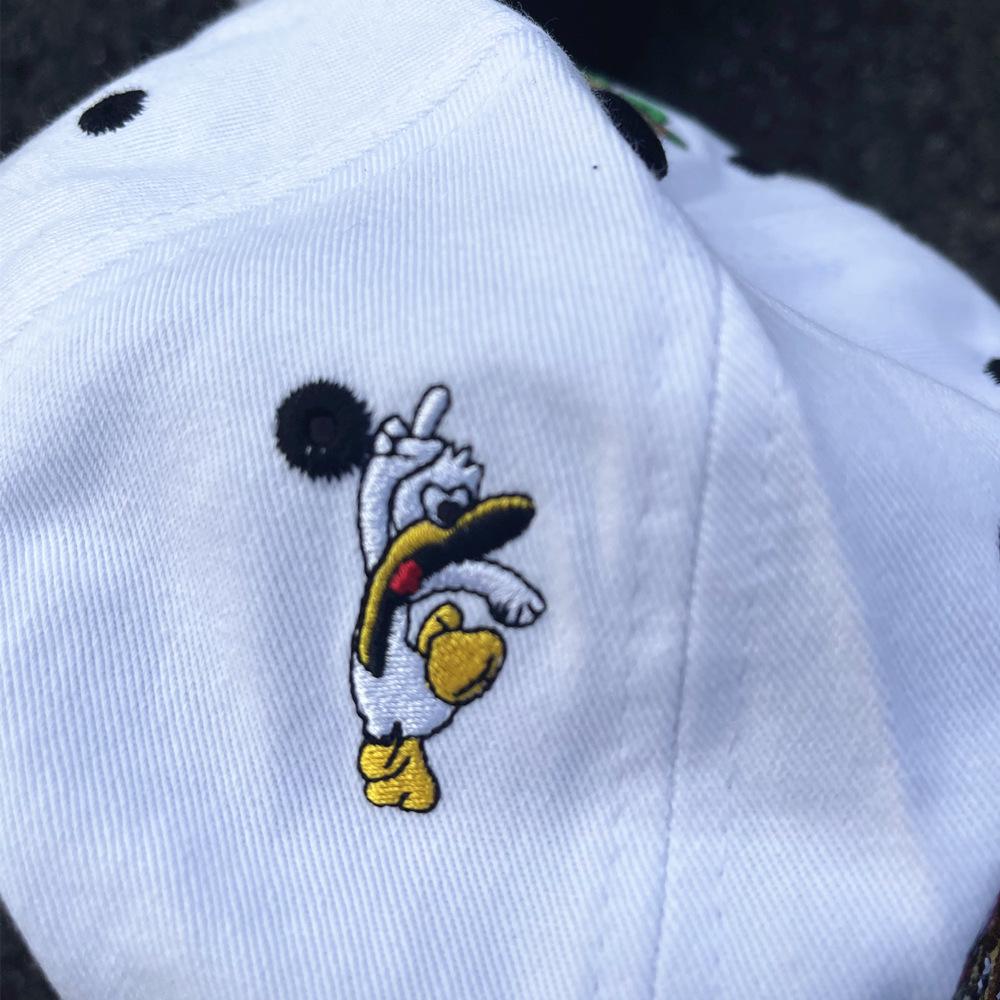 Czapka baseballowa w stylu retro z blokami kolorów, haftem i kreskówkowym zwierzęciem - Unisex miękki kapelusz, czarno-biały