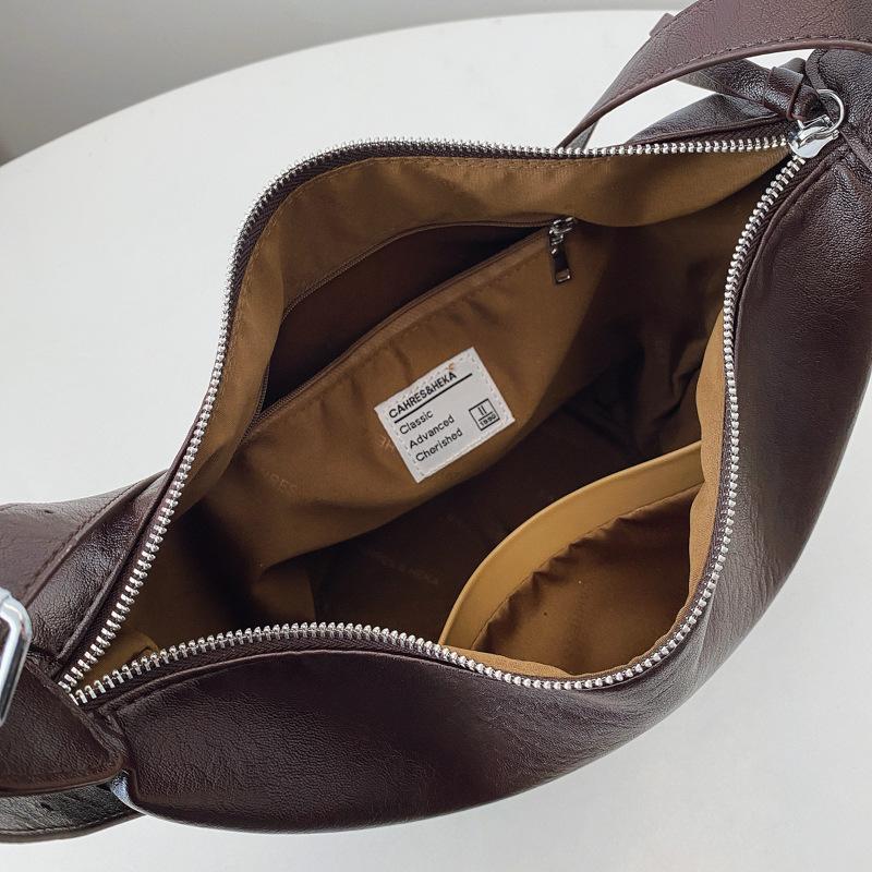 Large Capacity Bag Women'S Winter Retro Versatile Shoulder Bucket Bag Niche Design Commuter Dumpling Bag