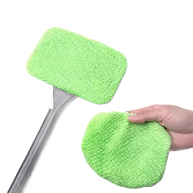 Sada pro odmlžování a čištění čelního skla automobilu s prostředkem proti zamlžování