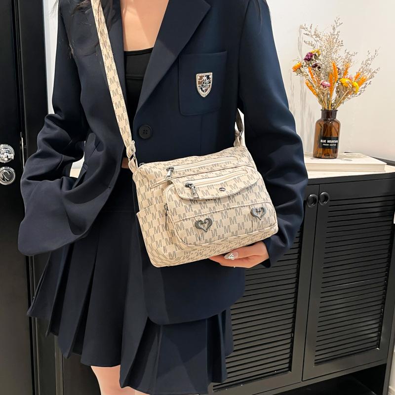 Fashion trend versatile shoulder bag women's messenger bag 2025 new retro foreign style armpit bag