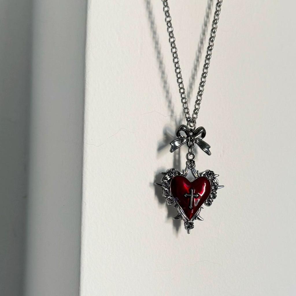 Collier pendent croix gothique punk sombre nœud d'amour chaîne de clavicule vintage cœur épineux collier Y2K bijoux pour hommes