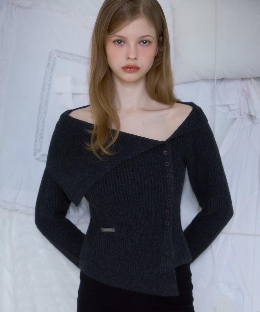 ROSEFRANTZ Unbalance Collar Button Knit [Charcoal]