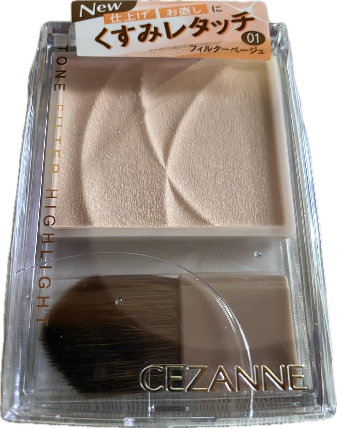 Фильтр-хайлайтер Cezanne Tone Filter Highlight 01 Filter Beige 2,3 г: Пудровый хайлайтер, который осветляет и маскирует тусклость кожи лица.