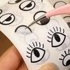 1000 Stück/Rolle Selbstklebende Augenaufkleber Mini Augenform DIY Aufkleber Schwarz Weiß Designs Halloween Party Kinderspielzeug Aufkleber