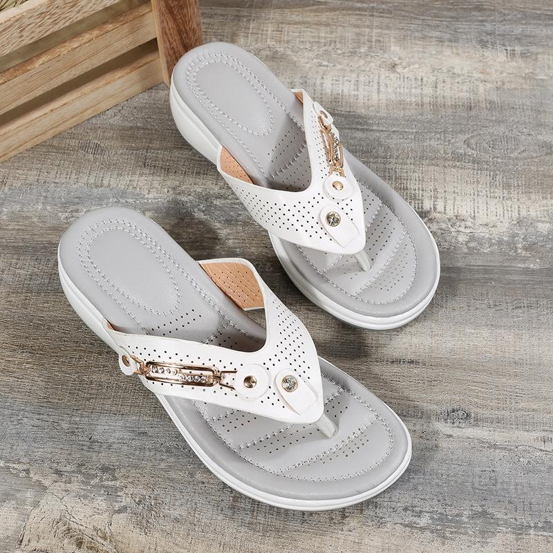 Sommer 2024 Damen Übergröße Keilabsatz Flip-Flops mit Metallschnalle - Lässige Europäische & Amerikanische Style Strand Sandalen