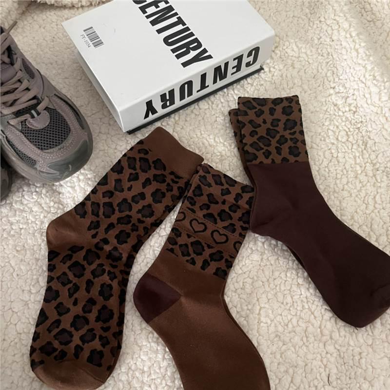 Zhiji Autumn/Winter Leopard Print Coffee Mid-Calf Socks: Trendy & Versatile Korean Fashion for Women