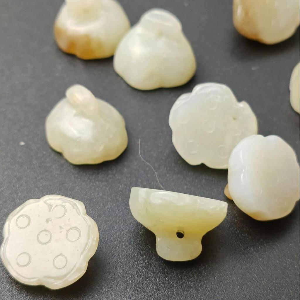 Hand-Carved Hetian Jade Lotus Flower Crystal Beads, 1.5 Cm Diameter