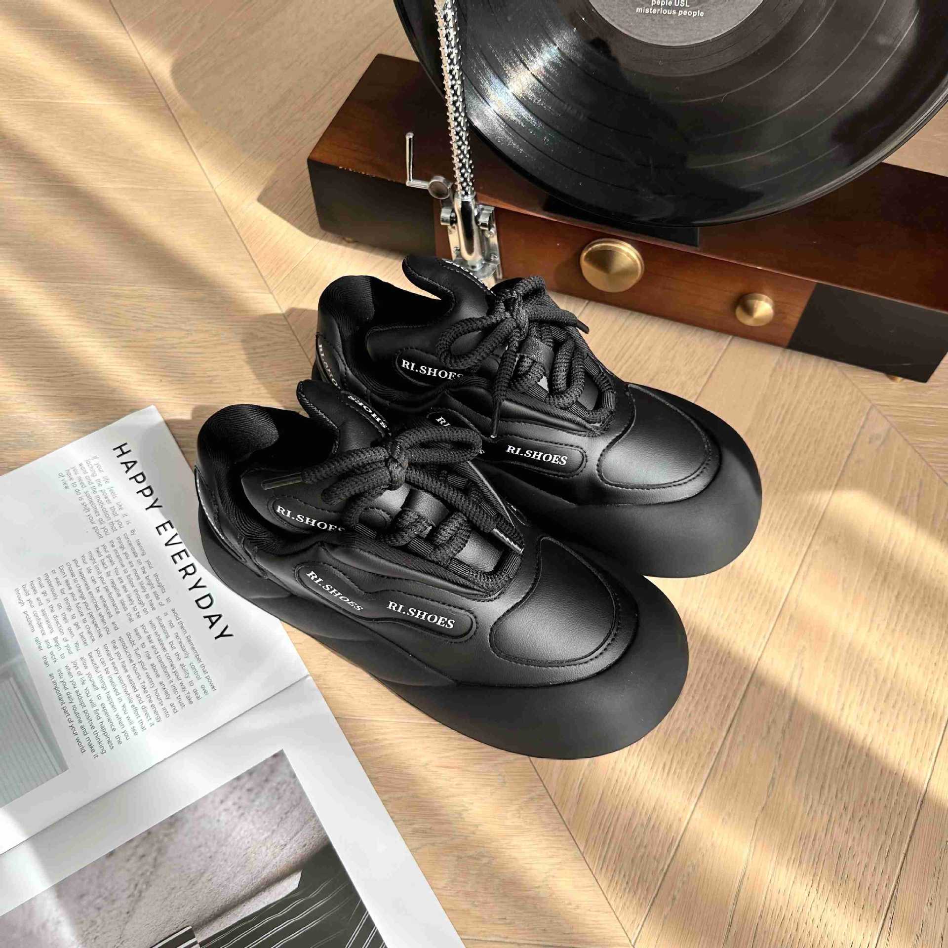 

Осенние и зимние туфли Cloud Board, женские туфли на платформе с заячьими ушками, повседневные туфли с принтом кролика, милые модные универсальные спортивные туфли с большой головой 35