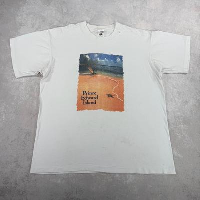 Vintage 2000’s Prince Edward Island Beach T-Shirt and Kids Tshirt White Sz XL