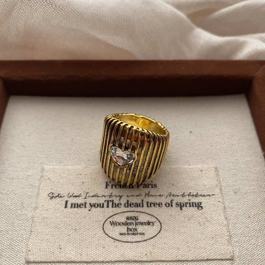 Princess Court Wind Yellow Gold Ring Niche Ring Dot Diamond Jewelry Premium Versatile Temperament Personality Ring