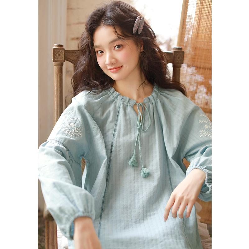 Spring and summer women's home suit with hollowed out embroidery long sleeved pants and home suit set